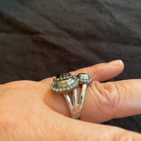 3 stone ring - Picture 3 of 4
